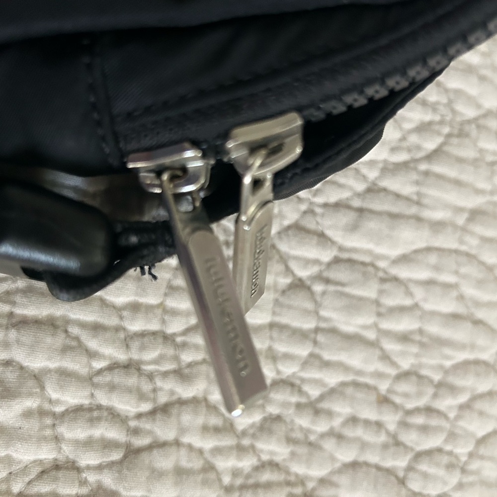 lululemon athletica Black Crossbody 2L Bag - Picture 7 of 7